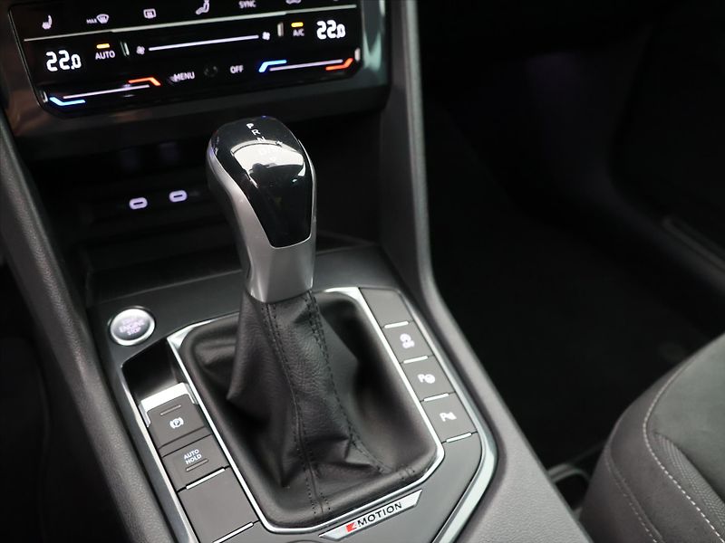 Volkswagen Tiguan 2,0 TSI 140kW 4MOT DSG DPH Ele - fotka 23 z 33