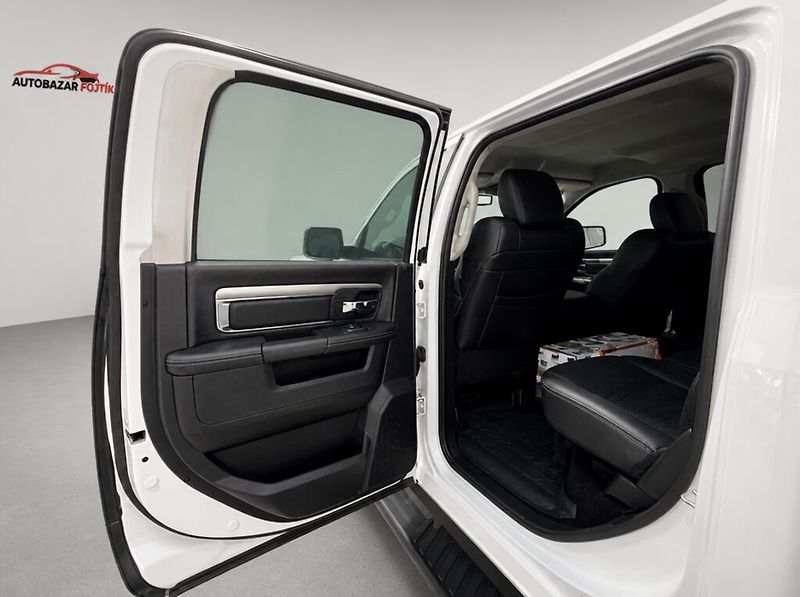 Dodge RAM 1500 (2018) 5.7 HEMI V8 Sport Crew Cab 4×4 - fotka 11 z 24