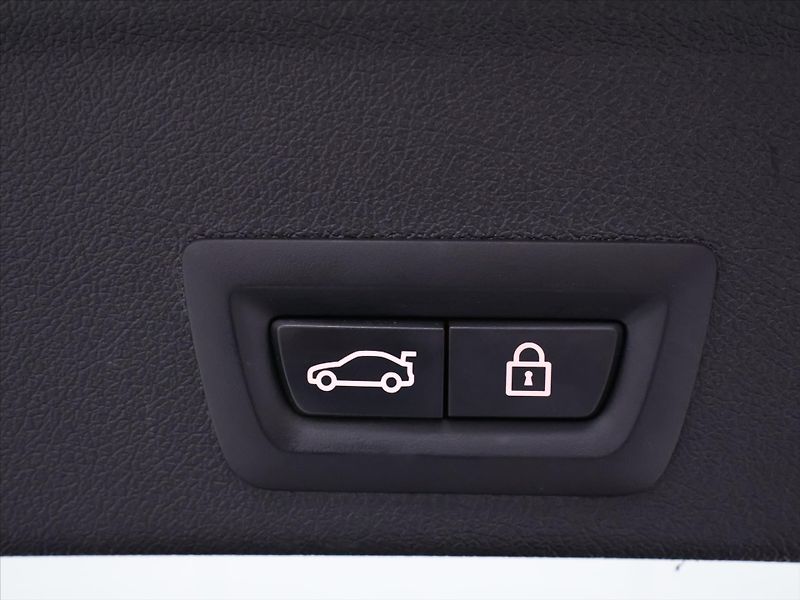 BMW X6 3,0 294kW M50d M-Paket DPH - fotka 10 z 30