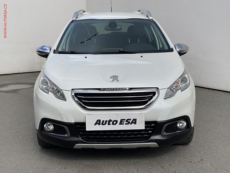 Peugeot 2008 (2013) 1.6i, Allure, navi, kůže - fotka 2 z 17