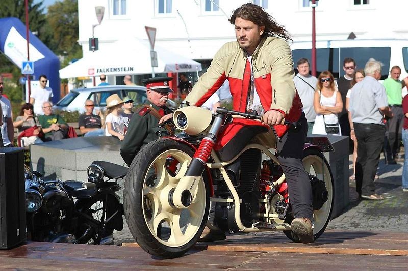 Z výstavy motorka zamíří do homologační zkušebny