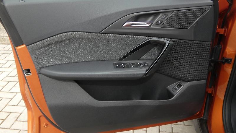 BMW X1 sDrive 18i - fotka 8 z 22