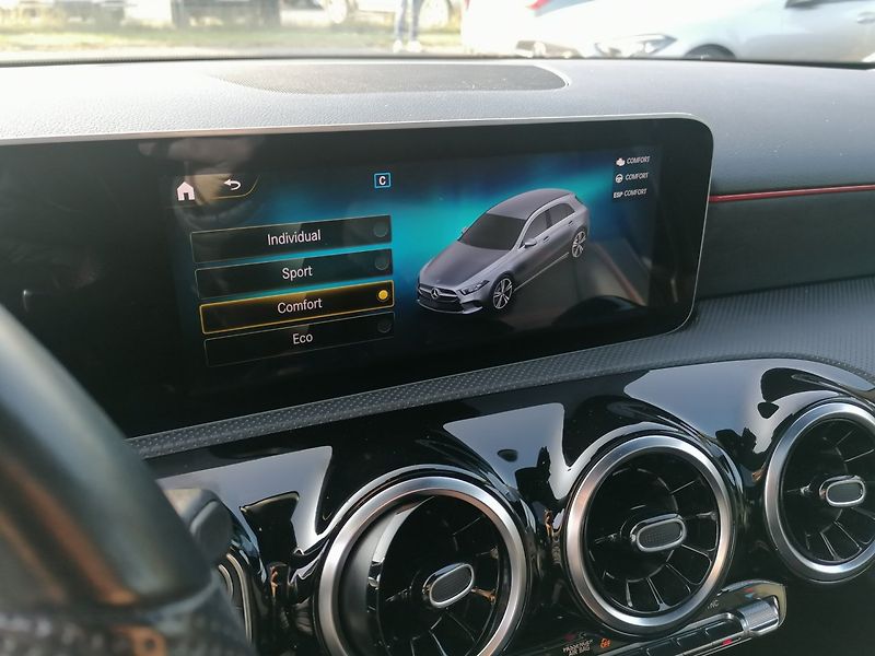 Mercedes-Benz Třídy A (2020) 2.0 200D AMG Line 110kW 9G - fotka 30 z 46