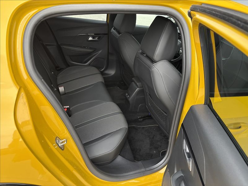 Peugeot 208 1,2 Pure Tech GT Line - fotka 22 z 26