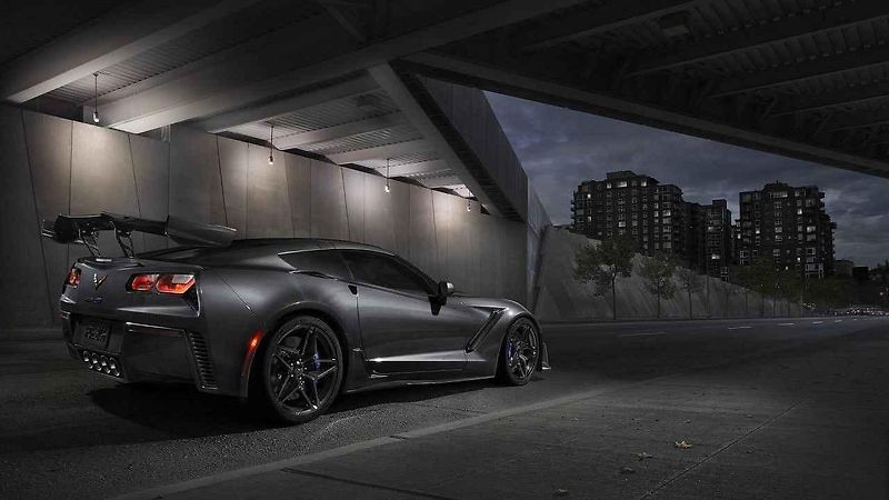 Chevrolet Corvette ZR1 při měření na brzdě.