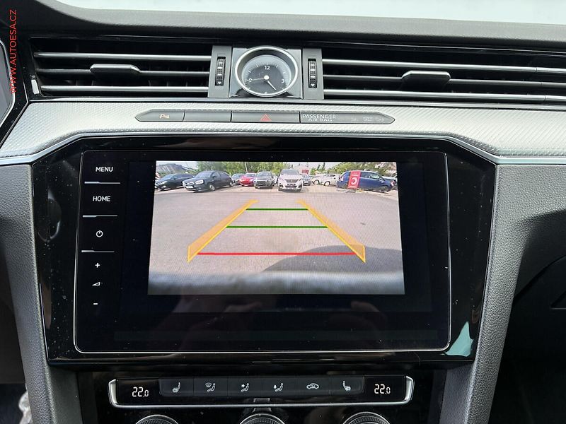 Volkswagen Passat (2017) 2.0 TSi, R-Line, DSG, panor - fotka 15 z 18