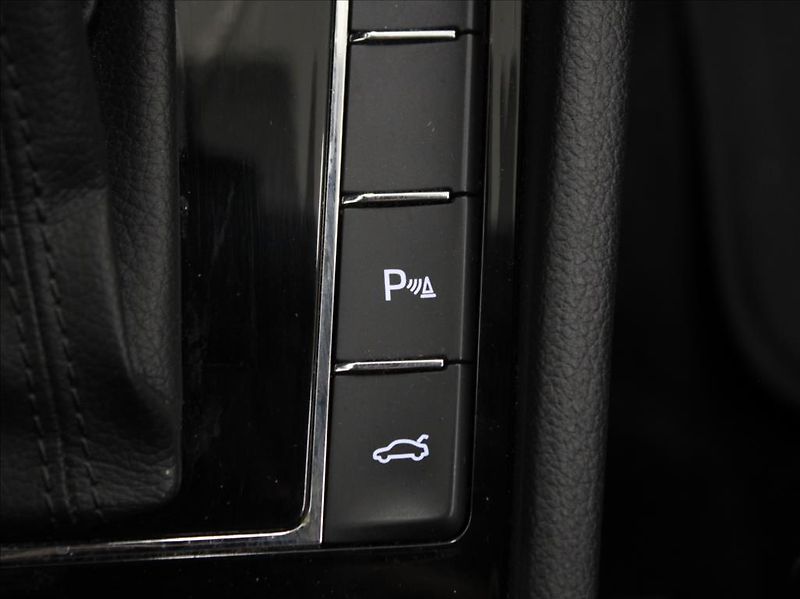 Škoda Superb 2,0 TDi 140kW 4x4 Style Plus - fotka 26 z 31
