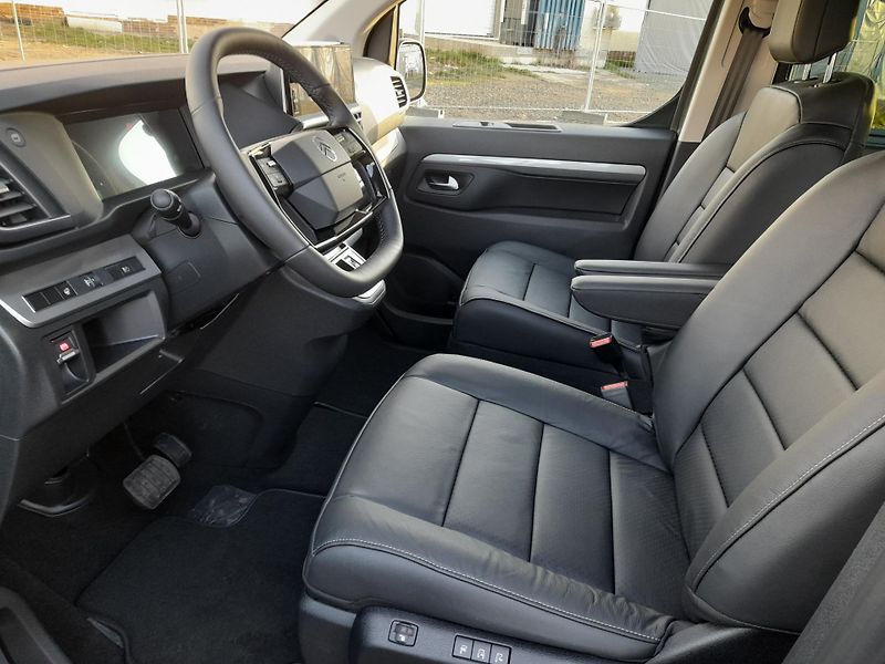Citroën SpaceTourer (2026) SHINE L3 2,2 BlueHDi 180 EAT8 - fotka 9 z 31