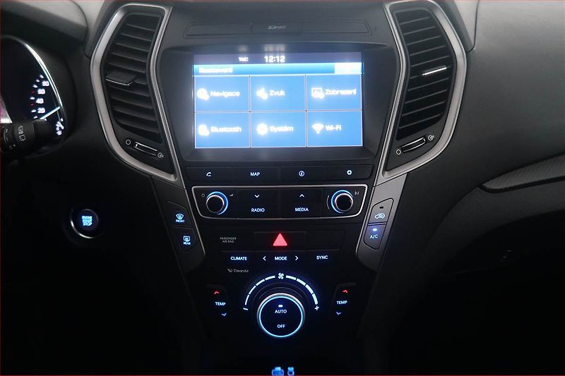 Hyundai Santa Fe (2017) 2.2 CRDi Blue, 4X4, Automat - fotka 12 z 20