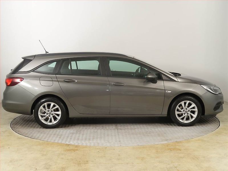 Opel Astra (2020) 1.2 Turbo, Serv.kniha - fotka 6 z 16