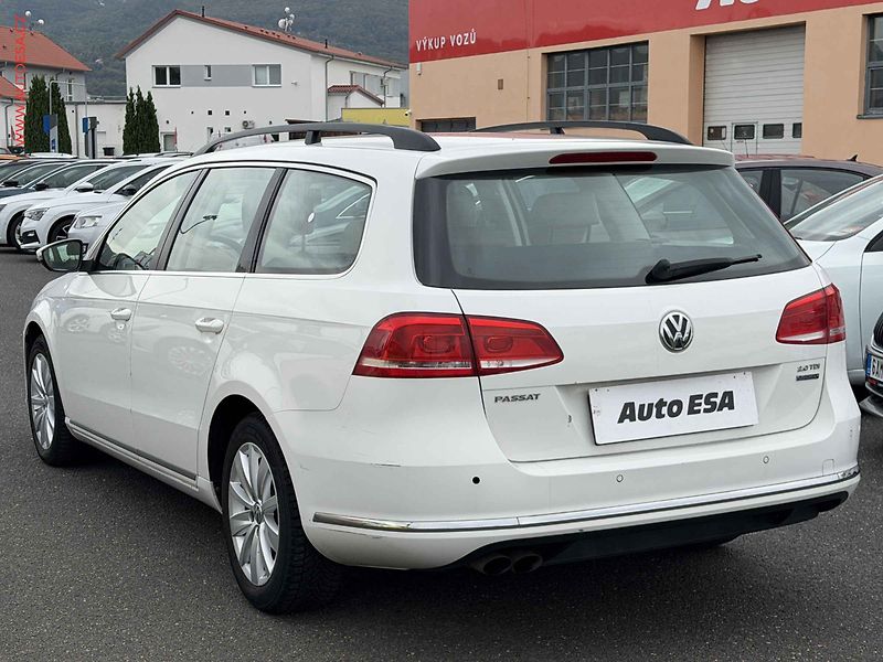Volkswagen Passat (2012) 2.0TDi, DSG, výhřev sed - fotka 6 z 17