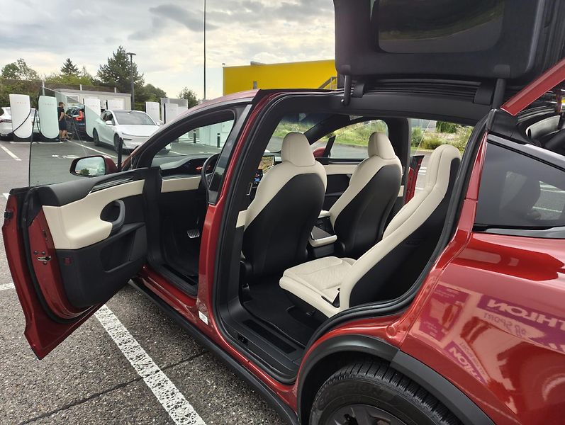Tesla Model X (2025) - fotka 10 z 13