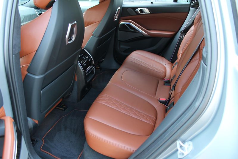BMW X6 M60i xDrive, 390kW - fotka 10 z 27