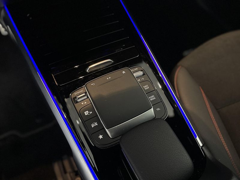 Mercedes-Benz EQB 300 4Matic - fotka 32 z 33