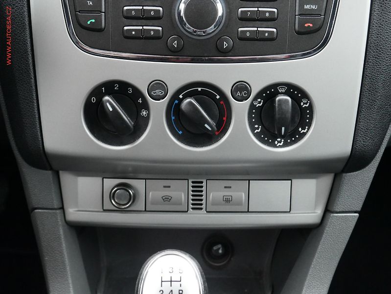 Ford Focus (2010) 1.6 TDCi, 1.maj, AC - fotka 13 z 17