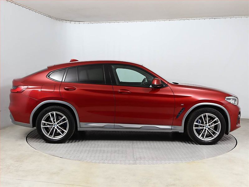 BMW X4 (2019) M Sport xDrive30d - fotka 6 z 22