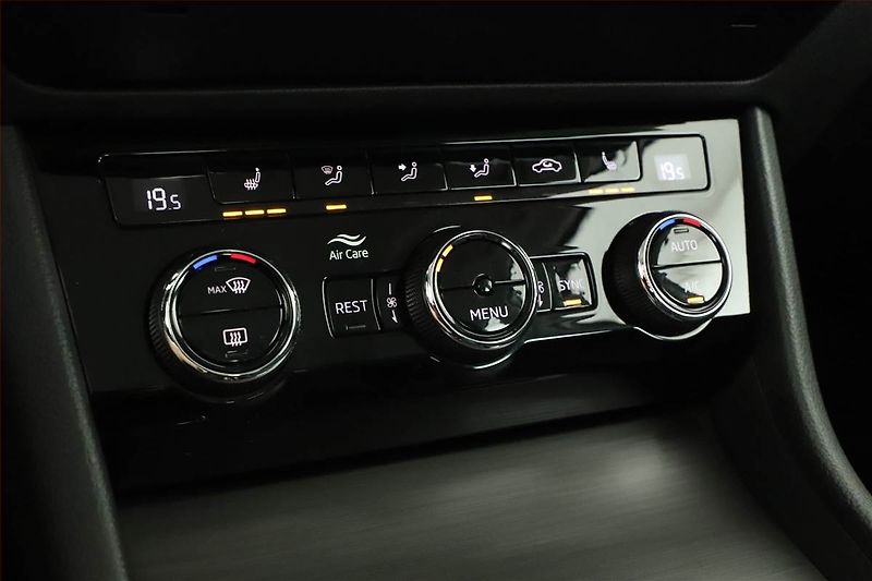 Škoda Superb (2020) Ambition Plus iV 1.4 TSI PHEV - fotka 16 z 22