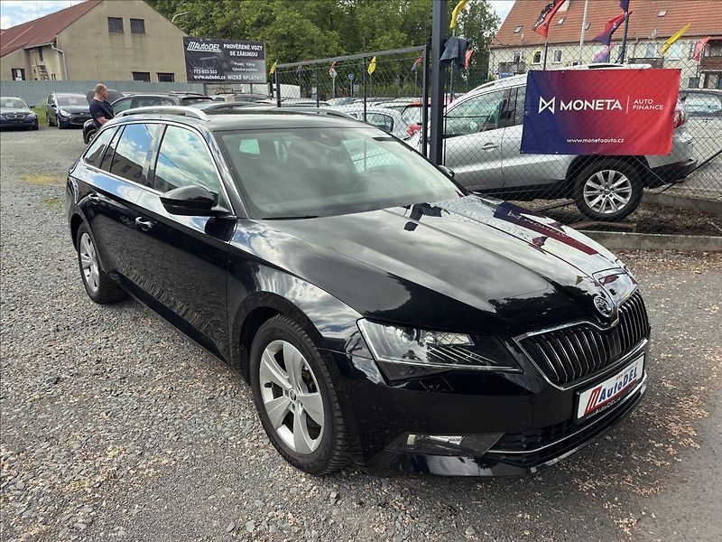 Škoda Superb 2,0 TDi DSG  NAVI BIXEN ACC AL - fotka 8 z 50