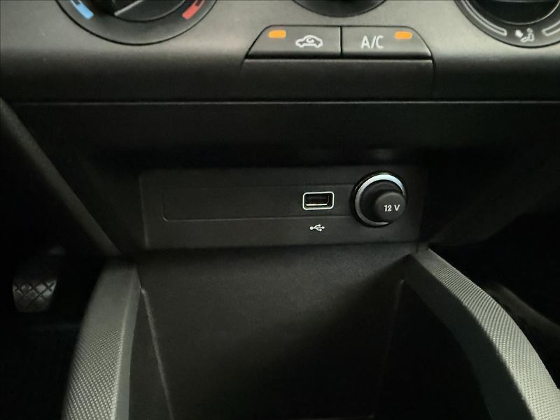 Škoda Fabia 1,0   TSI 70kW,SERVISKA - fotka 18 z 23