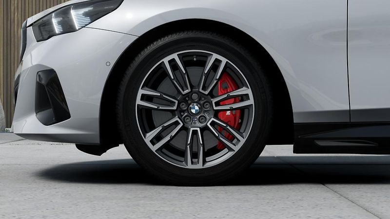 BMW Řada 5 540d xDrive Touring - fotka 8 z 14