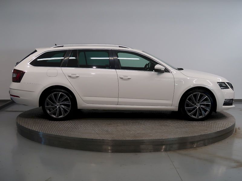 Škoda Octavia (2019) LAURIN&KLEMENT 2.0TDI 135KW 4x - fotka 8 z 40