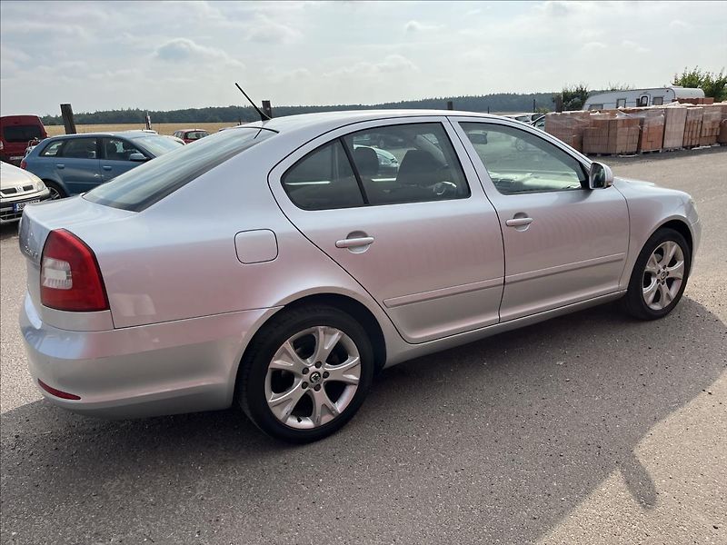 Škoda Octavia 1,6 TDi KLIMA ROZVODY SERVIS - fotka 5 z 34