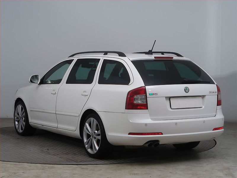 Škoda Octavia (2011) RS 2.0 TDI, Navi, Xenony - fotka 4 z 13