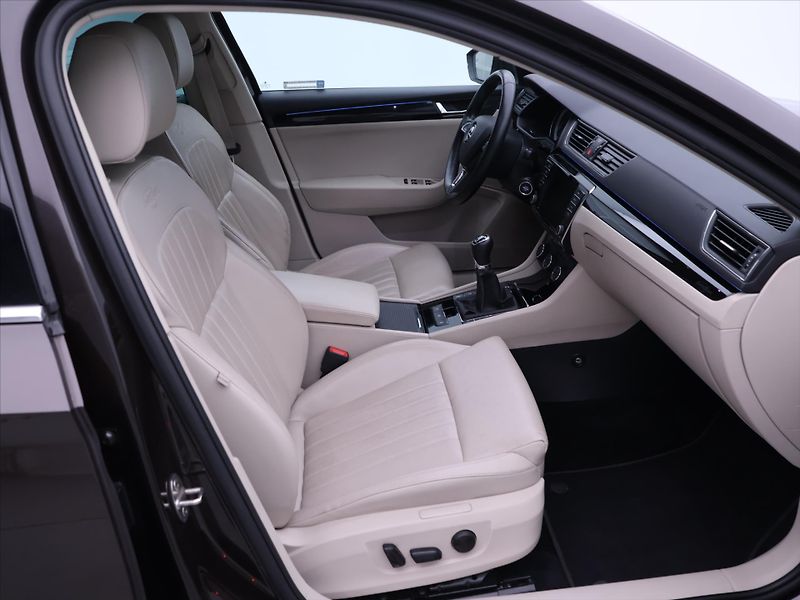 Škoda Superb 2,0 TDI 110kW L&K CZ Xenon - fotka 12 z 33