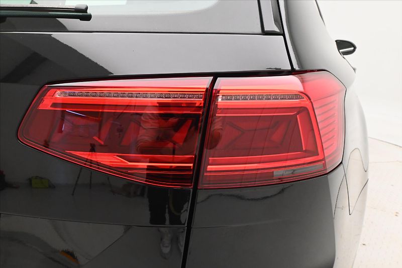 Volkswagen Passat 2,0 TDI 110kW DSG Business Zár - fotka 32 z 33