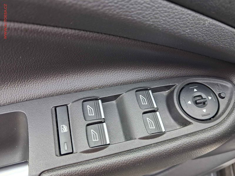 Ford Kuga (2017) 1.5 EB, ST-Line, navi, +ALU - fotka 14 z 19