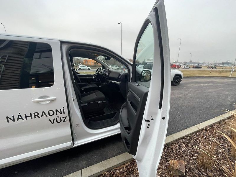 Toyota ProAce Verso 2.0D-4D 144HP M/T Business 8S - fotka 26 z 30