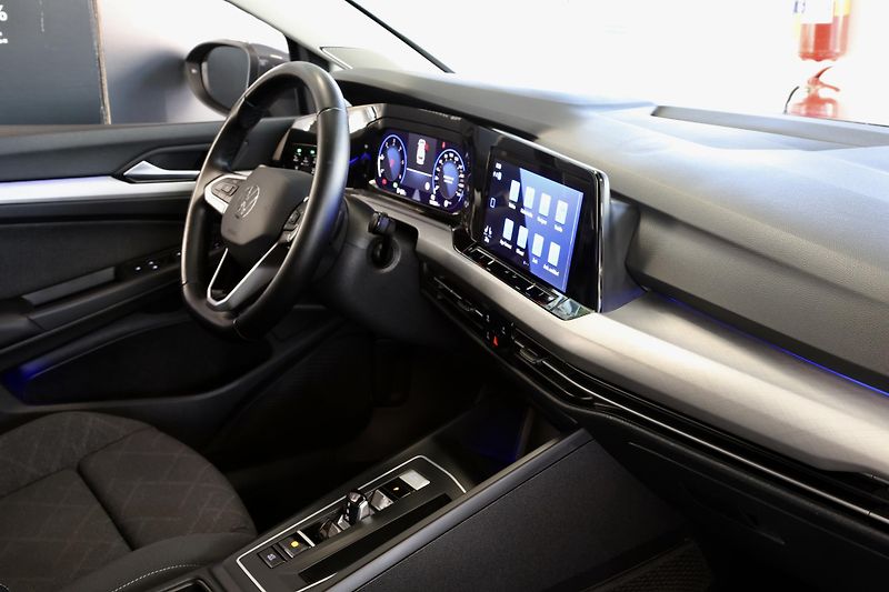 Volkswagen Golf Variant (2023) 2.0TDI DSG Display LED  - fotka 17 z 23