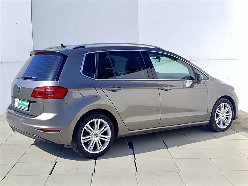 Volkswagen Golf Sportsvan 1,6 TDi DSG Navigace Tempomat - fotka 5 z 35