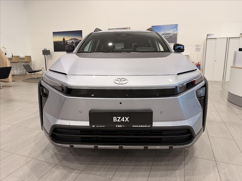 Toyota bZ4X Touring  74,7 kWh (380k) 4X4 E - fotka 7 z 12