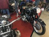 Motorek bylo také všude spousta, a to i závodních.