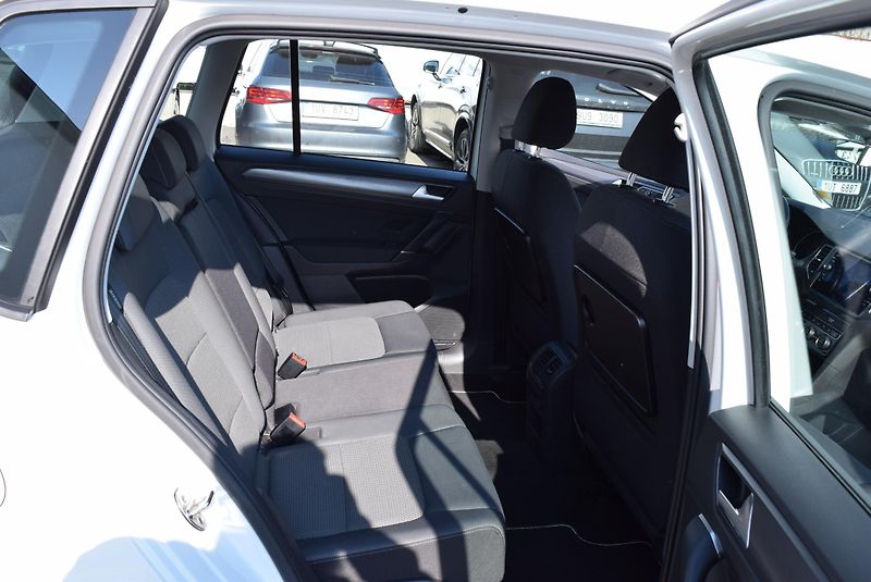 Volkswagen Golf Sportsvan (2020) 1.5TSI EVO 110kw DSG LED TAŽNÉ - fotka 44 z 48