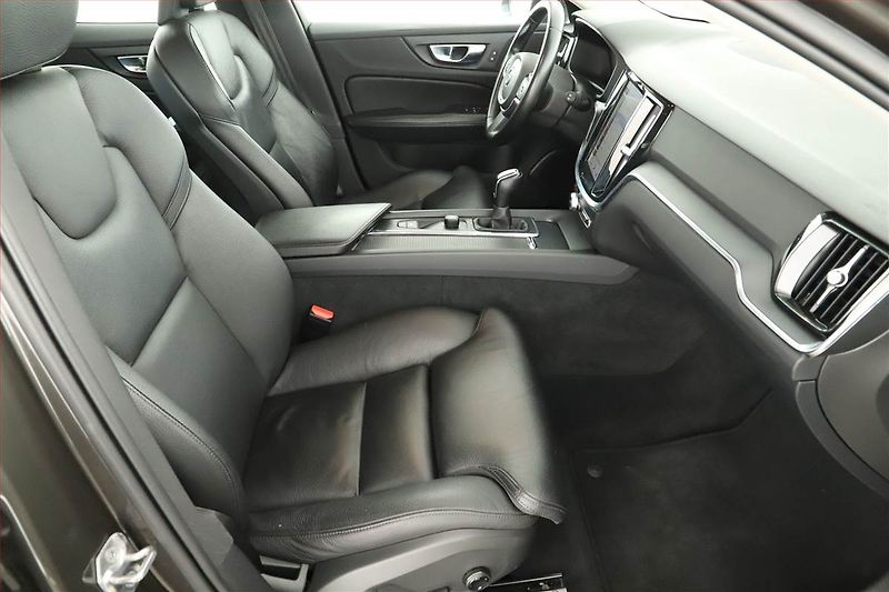 Volvo V60 (2020) D3 2.0, Kůže, Navi, Tempomat - fotka 7 z 16