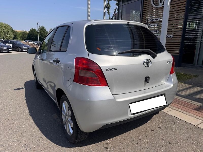 Toyota Yaris 1.3 - fotka 6 z 13