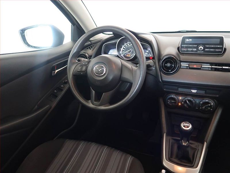 Mazda 2 (2017) 1.5 16V, Serv.kniha - fotka 7 z 15