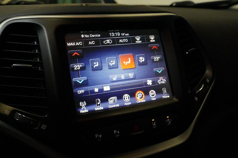 Jeep Cherokee - fotka 31 z 39