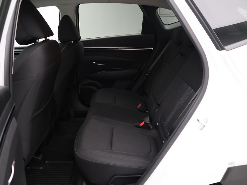 Hyundai Tucson 1,6 T-GDI 110 kW Smart Aut. DP - fotka 13 z 27