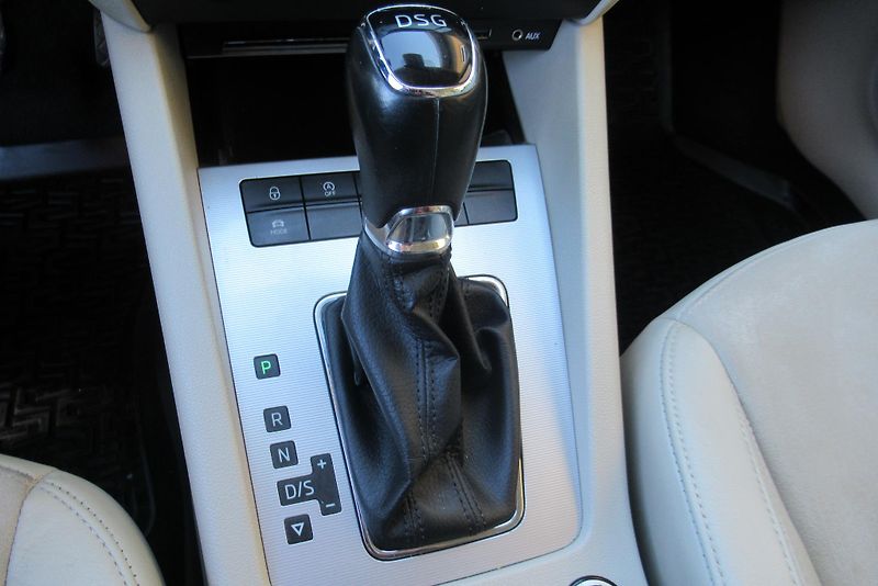 Škoda Octavia 1.6 TDi DSG AUT.KLIMA TAŽNÉ - fotka 15 z 24