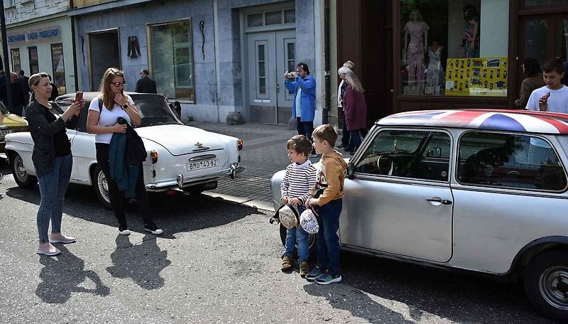 Nablýskané historické vozidla a motorky obsadily v neděli 19. května centrum Prostějova. 19.5. 2024