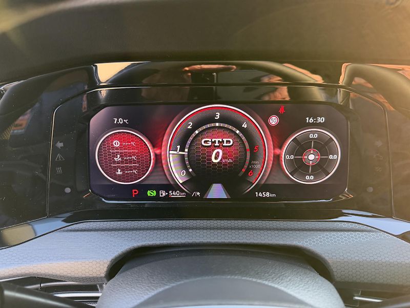 Volkswagen Golf GTD 2,0 TDi/147kW - DSG,Matrix - fotka 15 z 85