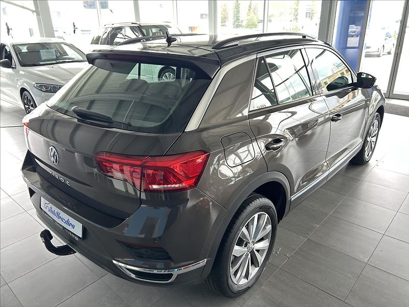 Volkswagen T-Roc 1,5   TSI 110kW,STYLE,TAŽNÉ - fotka 6 z 28