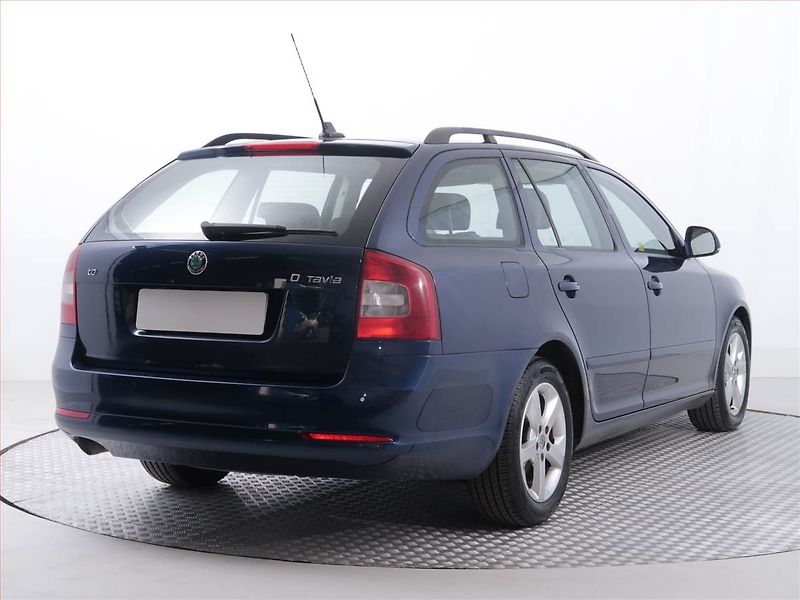 Škoda Octavia (2011) 1.6 TDI, nová STK, zamluveno - fotka 5 z 17