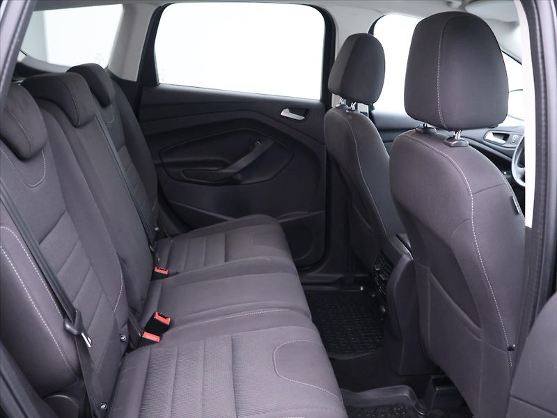 Ford Kuga 1,6 EB 110kW CZ Aut.Klima - fotka 13 z 31