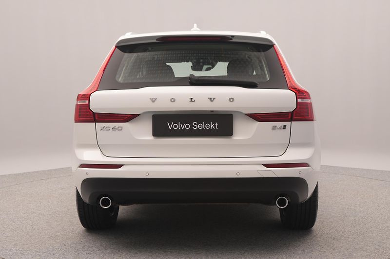 Volvo XC60 B4 AWD MOMENTUM AUT REZERVACE - fotka 10 z 45