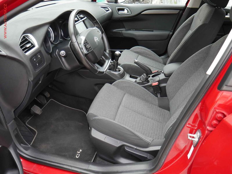 Citroën C4 (2016) 1.2 PT, ČR, AC, navi, park - fotka 9 z 19