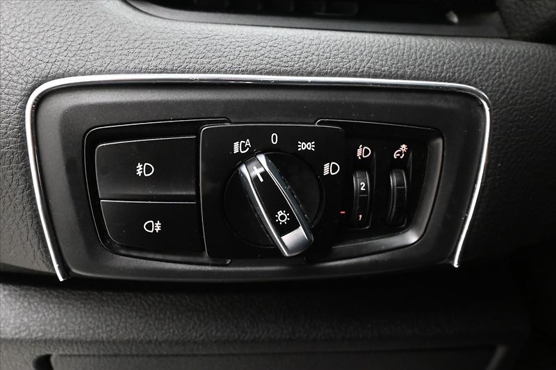 BMW Řada 2 2,0 218d 110 kW Active Záruka - fotka 27 z 31